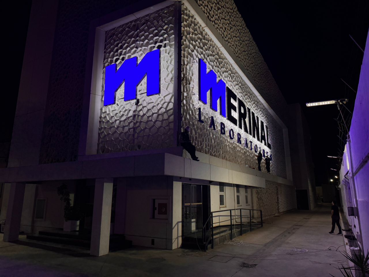Merinal - directional signage A