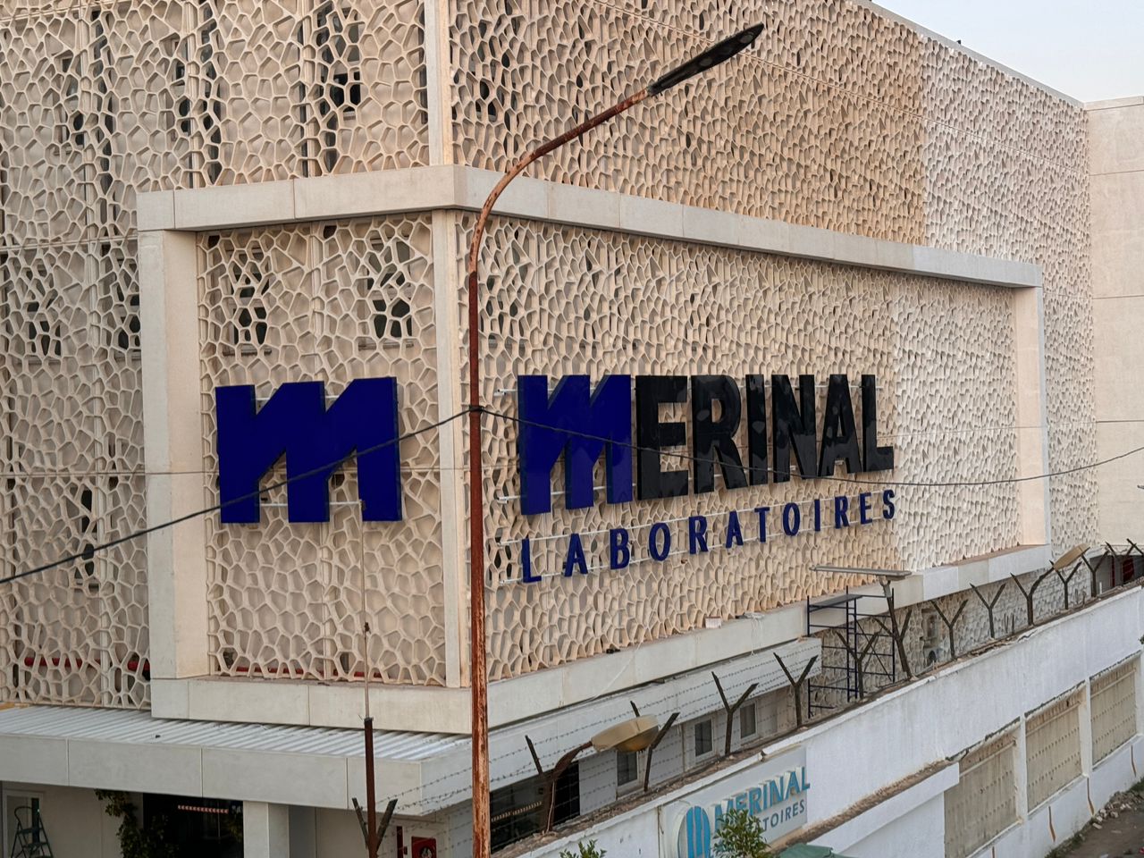 Merinal - corridor signage